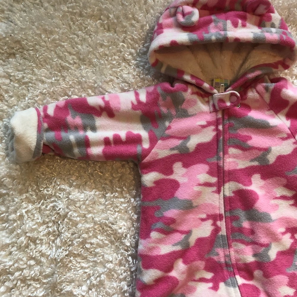 Healthtex 3/6M pink camouflage snowsuit zip up - Picture 2 of 9